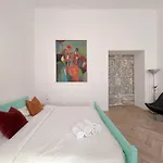 Experience Funky Stylish Home In The Heart Of Budapest Downtown