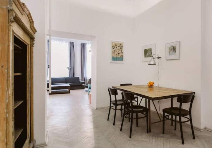 Experience Funky Stylish In The Heart Of Downtown Apartment