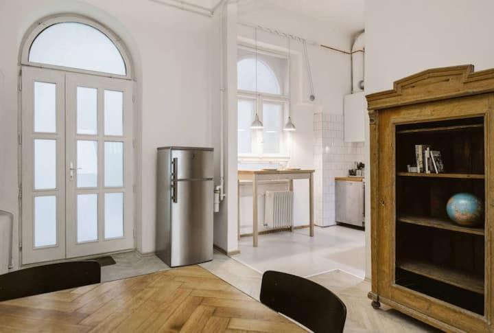 Apartment Experience Funky Stylish In The Heart Of Downtown