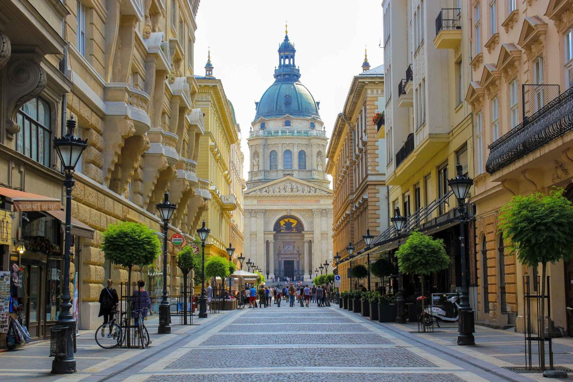 Experience Funky Stylish In The Heart Of Downtown * Budapest
